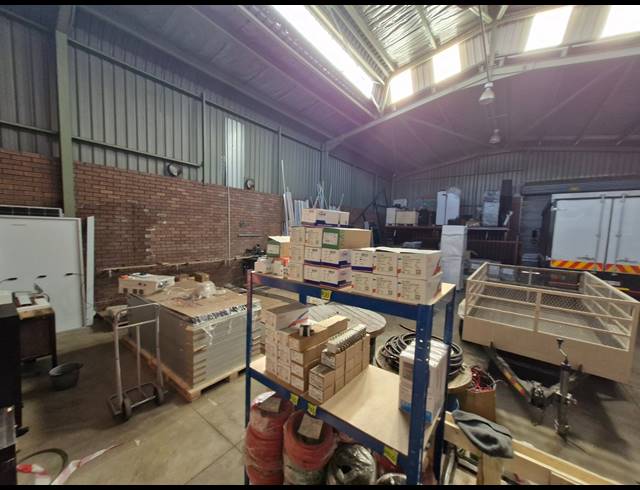 357M² WAREHOUSE TO LET IN JET PARK